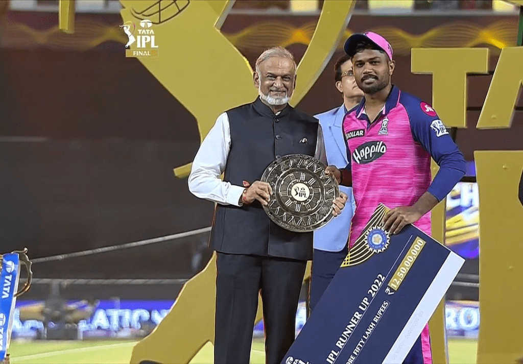 IPL 2022 Awards: Sanju Samson collecting the runners up trophy (PC: Hotstar)